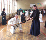 Sensei Zieniawa w trakcie wiczenia form kenjutsu z Krzysztofem Jankowiakiem