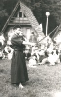 Mirek demonstruje kata iaido (Pokrzywna 1989)